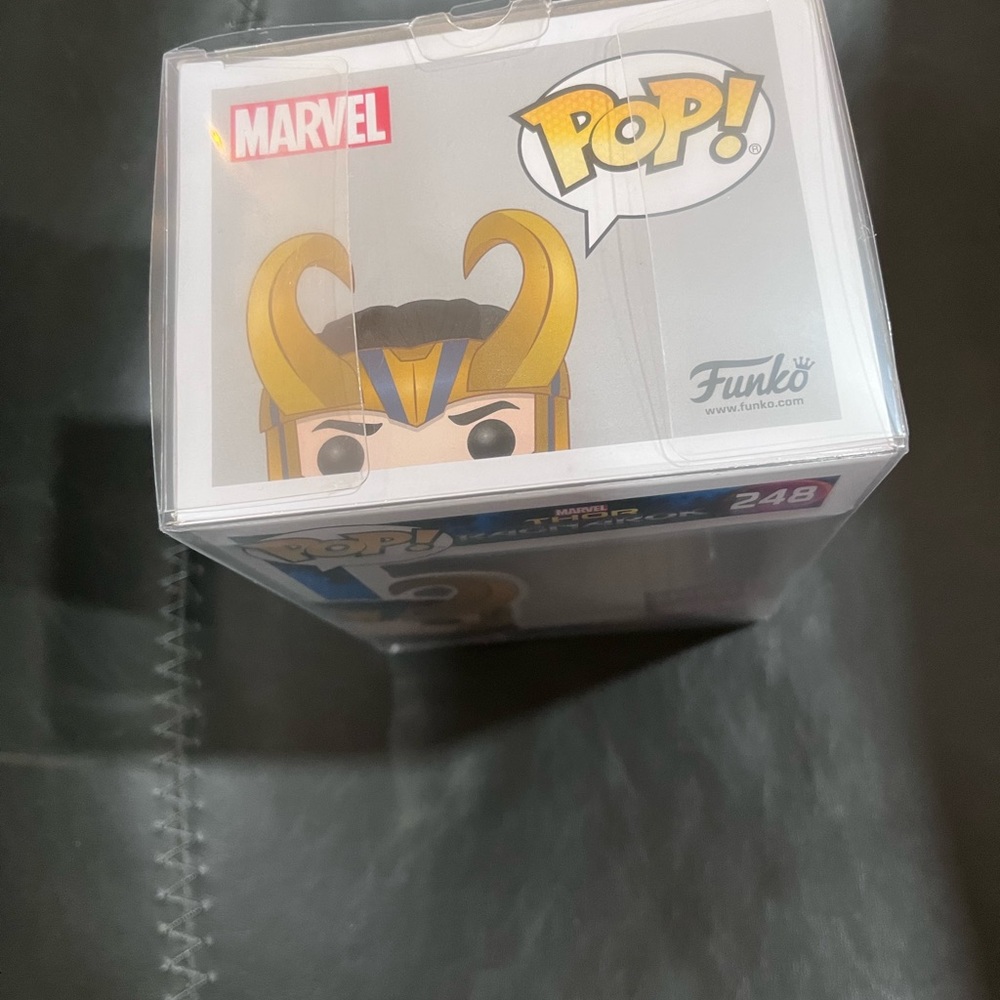 Loki Thor Ragnarok W/helmet - Picture 5 of 7